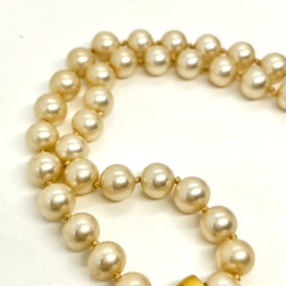 MARVELLA PEARL NECKLACE W/ GOLD TONE HEART ENHANCER PENDANT RHINESTONE VINTAGE - Picture 9 of 16